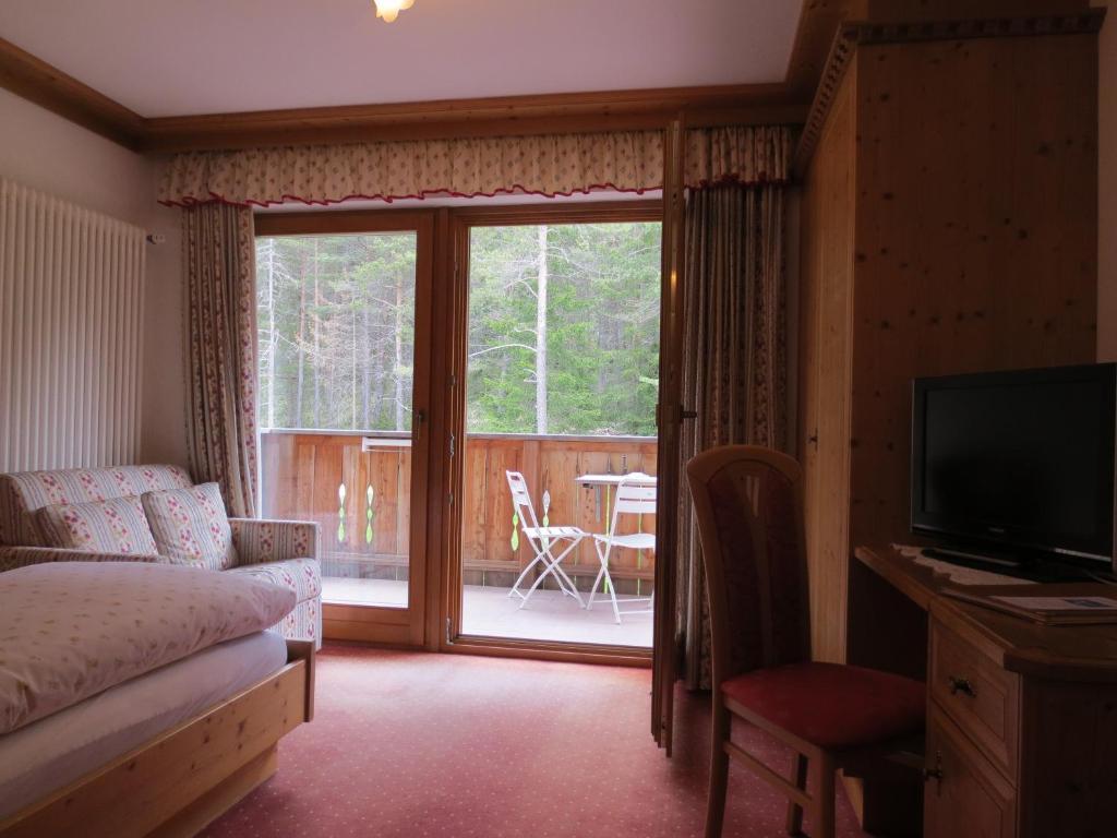 Hotel Ciasa Ai Pini Сан-Кассіано Номер фото