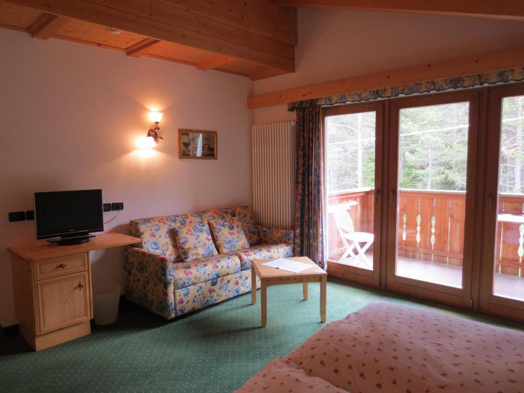 Hotel Ciasa Ai Pini Сан-Кассіано Номер фото